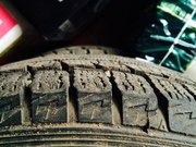 Продам зимние шины Dunlop Graspic DS2 2 штуки